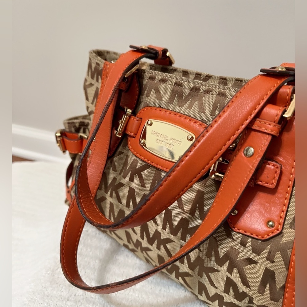 MICHAEL KORS SIGNATURE MONOGRAM GANSEVOORT
BEIGE TANGERINE SATCHEL BAG - Picture 4 of 12